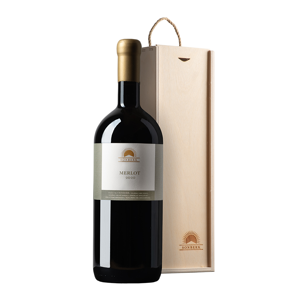 Merlot 2018 in wooden gift box